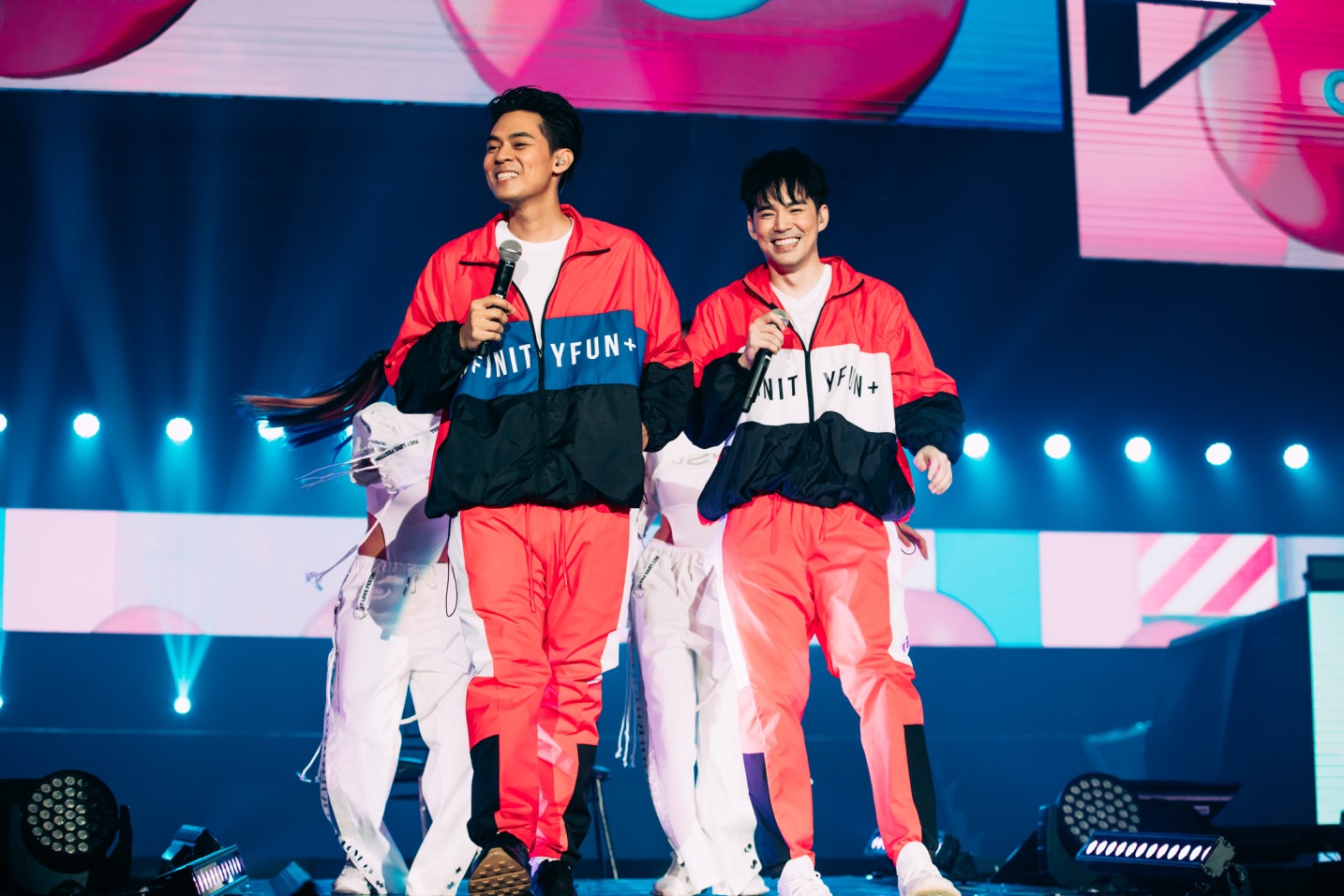 แดน บีม โชว์เพลงซึ้ง บนเวทีคอนเสิร์ต D2B