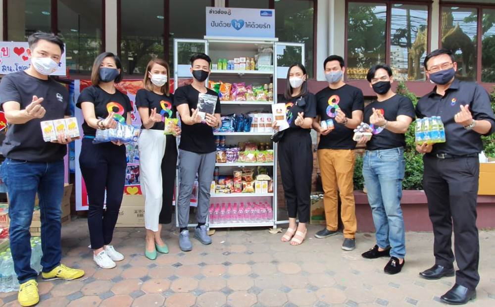 ดารานักแสดงพร้อมผู้ประกาศข่าว ปันด้วยใจ ให้ด้วยรัก